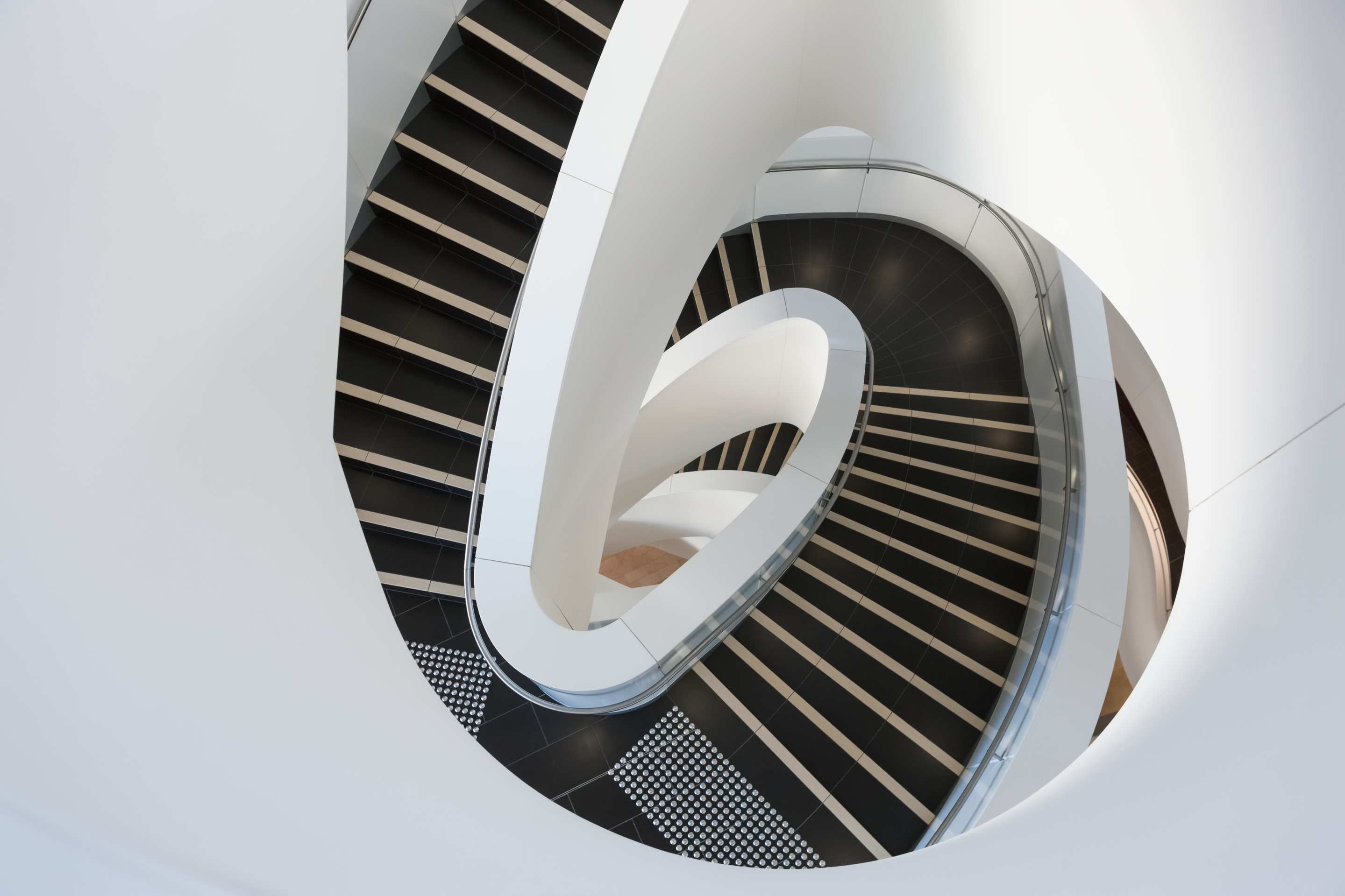 Swirling staircase in white tones in the Charles Perkins Centre