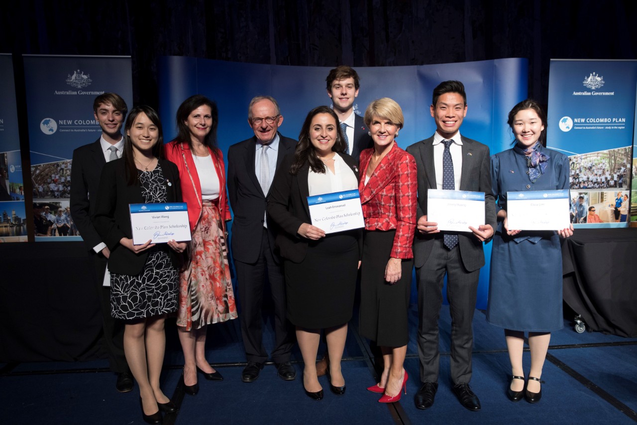 2017 New Colombo Plan scholars with Minster for Foreign Affairs, Julie Bishop, Minister for International Affairs and the Pacific, Concetta Fierravanti-Wells and University of Sydney Senate Fellow Kevin McCann AM.