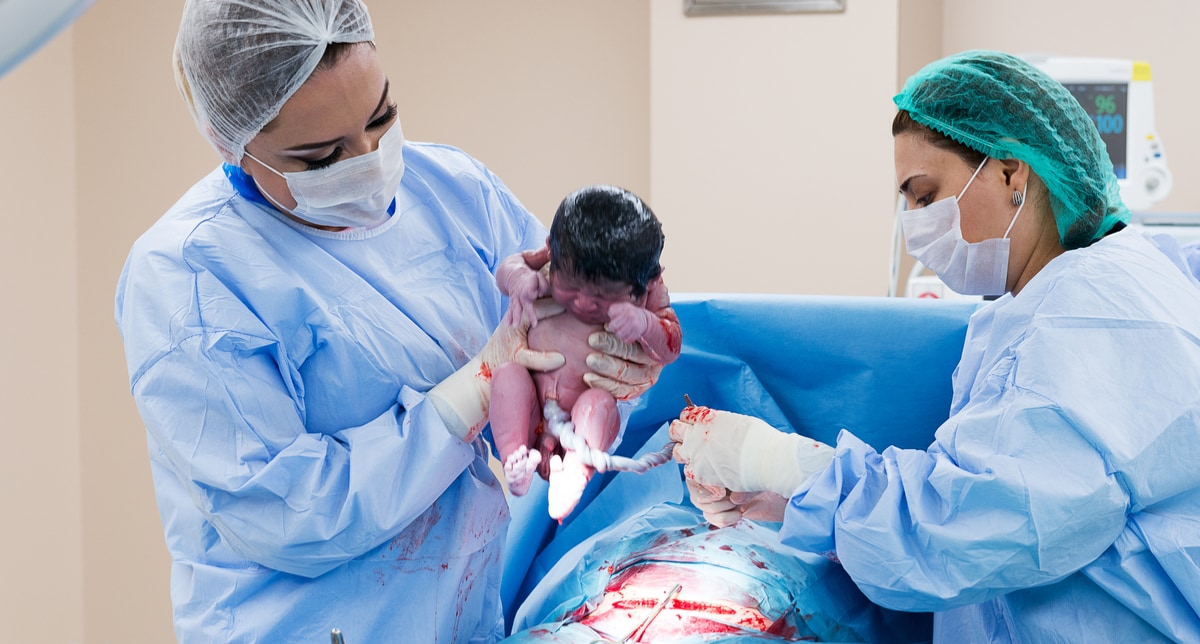 Clamping the umbilical cord later saves preterm babies’ lives - The ...