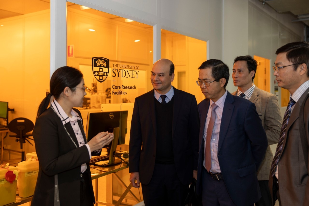 Vietnamese Ambassador and his delegation touring the Sydney Nanoscience Hub