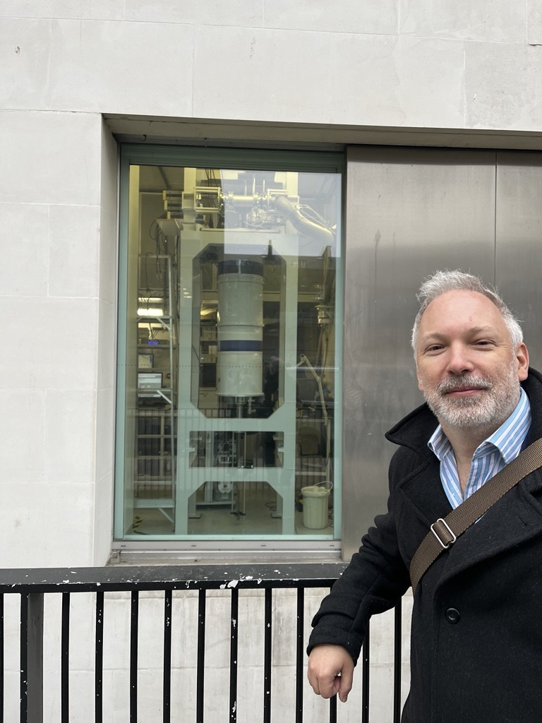 Stephen Bartlett visiting the UCL quantum facility in London