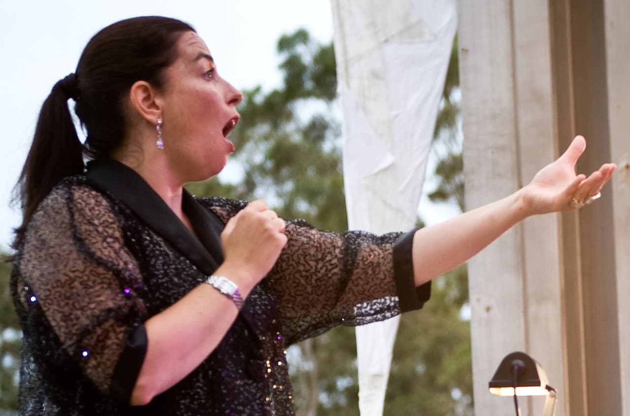 Michelle Leonard conducting choir