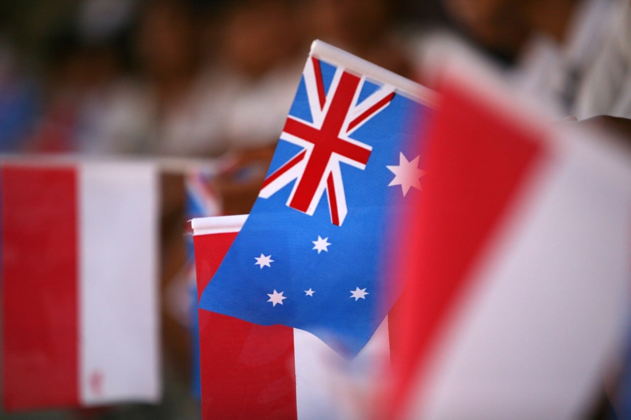 Australian and Indonesian flags. Image credit: Mia Salim/AusAID via Wikimedia Commons.