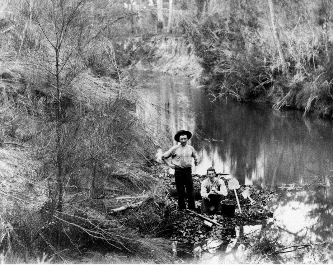 David, with shouldered pic, and assistant Jack Rourke in 1886, having uncovered the Greta Coal Seam in Swamp (Deep) Creek near Abermain. Reproduced with permission from the University of Sydney Archives (G3_224_1589) 